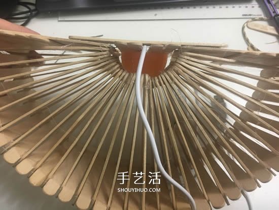 200根雪糕棍手工制作漂亮拱桥灯罩的方法教程 -  www.shouyihuo.com