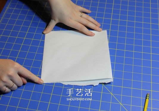 几种漂亮雪花的折叠和剪纸方法图解步骤 -  www.shouyihuo.com