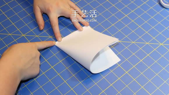 几种漂亮雪花的折叠和剪纸方法图解步骤 -  www.shouyihuo.com