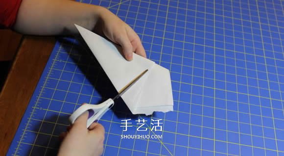 几种漂亮雪花的折叠和剪纸方法图解步骤 -  www.shouyihuo.com