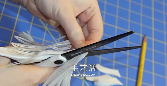 几种漂亮雪花的折叠和剪纸方法图解步骤 -  www.shouyihuo.com