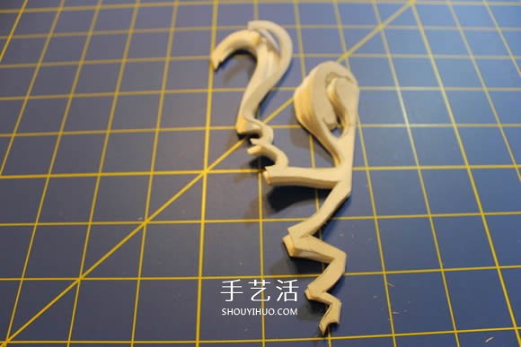 几种漂亮雪花的折叠和剪纸方法图解步骤 -  www.shouyihuo.com