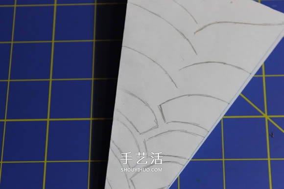 几种漂亮雪花的折叠和剪纸方法图解步骤 -  www.shouyihuo.com