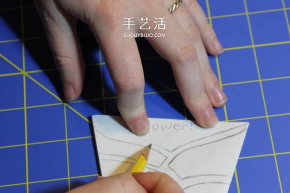几种漂亮雪花的折叠和剪纸方法图解步骤 -  www.shouyihuo.com