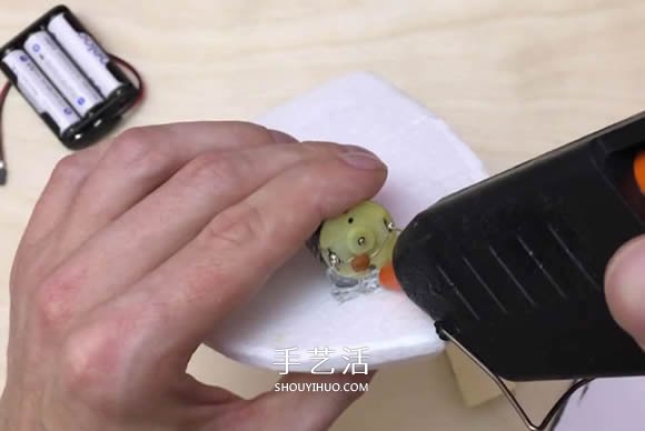 电动科技小制作：自制电动玩具船的方法 -  www.shouyihuo.com