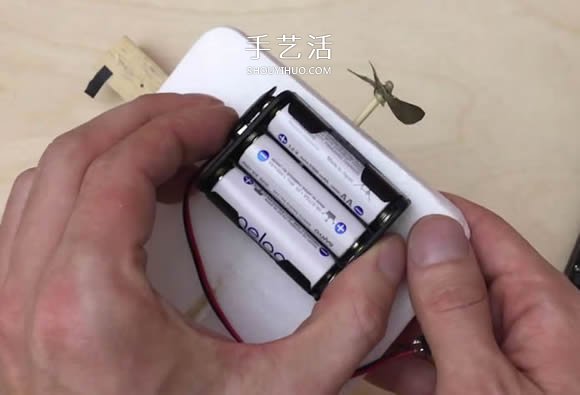 电动科技小制作：自制电动玩具船的方法 -  www.shouyihuo.com
