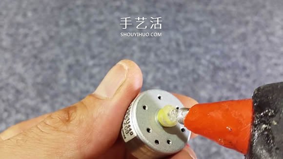 自制电动马达三轮车玩具的科技小制作教程 -  www.shouyihuo.com