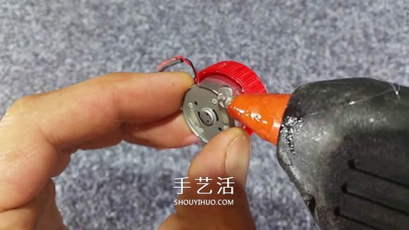 自制电动马达三轮车玩具的科技小制作教程 -  www.shouyihuo.com