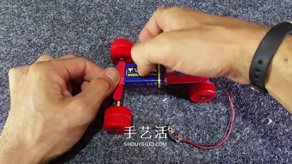 自制电动马达三轮车玩具的科技小制作教程 -  www.shouyihuo.com