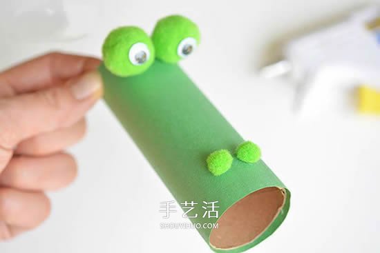 幼儿园废物利用制作卷纸筒火龙的方法图解 -  www.shouyihuo.com