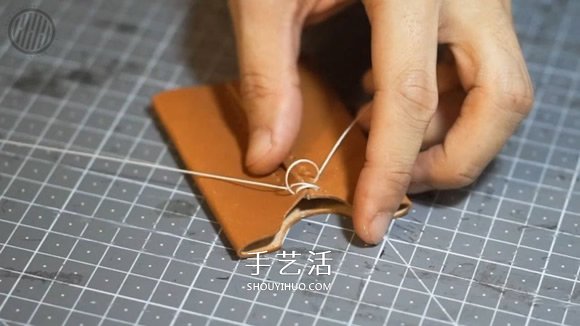 自制男士双折皮革钱包的详细制作步骤图 -  www.shouyihuo.com