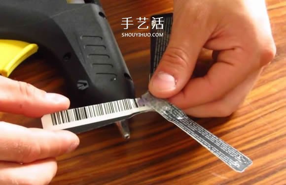 科技小制作：怎么制作能飞的马达小飞机图解 -  www.shouyihuo.com