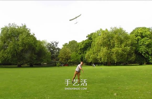 科技小制作：怎么制作能飞的马达小飞机图解 -  www.shouyihuo.com