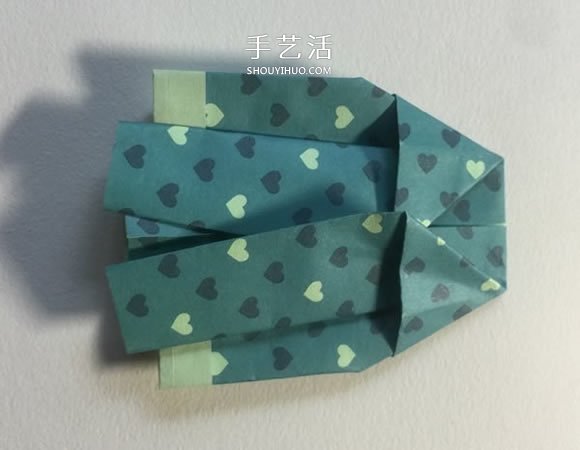 手工折纸西服的折法图解教程 简单又漂亮！ -  www.shouyihuo.com