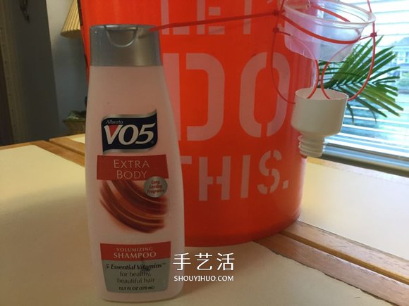 自制滚弹珠玩具的方法 简单的废物利用小制作 -  www.shouyihuo.com