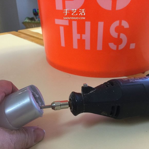 自制滚弹珠玩具的方法 简单的废物利用小制作 -  www.shouyihuo.com