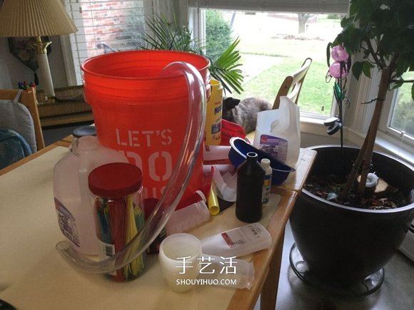 自制滚弹珠玩具的方法 简单的废物利用小制作 -  www.shouyihuo.com