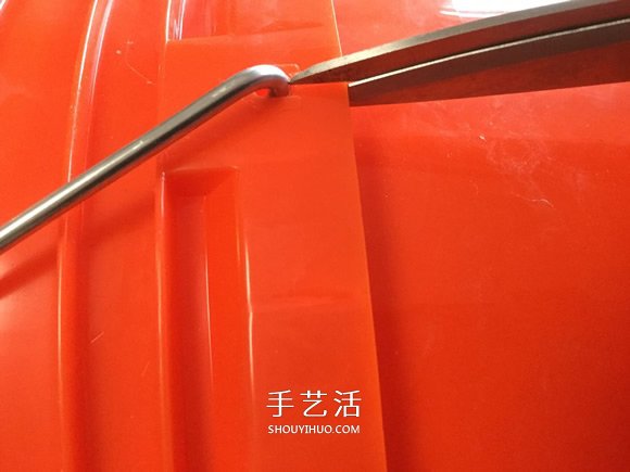 自制滚弹珠玩具的方法 简单的废物利用小制作 -  www.shouyihuo.com