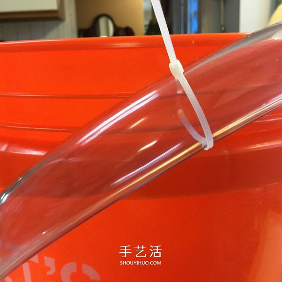 自制滚弹珠玩具的方法 简单的废物利用小制作 -  www.shouyihuo.com