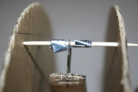 硬纸板手工制作摩天轮玩具的方法教程 -  www.shouyihuo.com