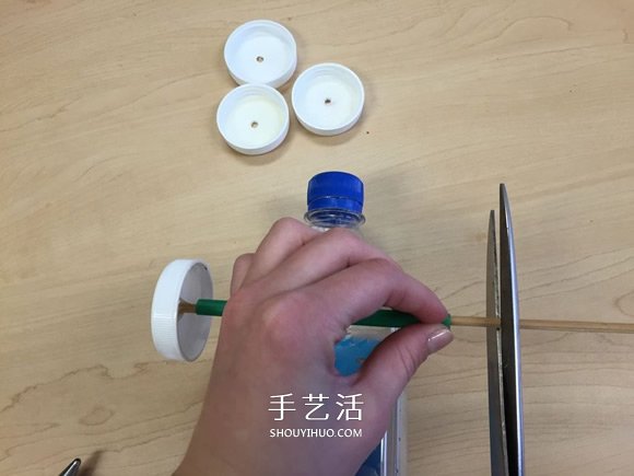 自制电动风力车玩具的制作方法教程 -  www.shouyihuo.com