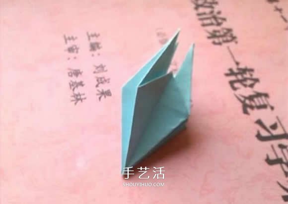 简单折纸百合花的折叠方法过程图解 -  www.shouyihuo.com