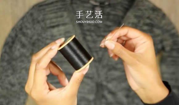 普通开衫毛衣改造 DIY露肩皱褶上衣的方法 -  www.shouyihuo.com
