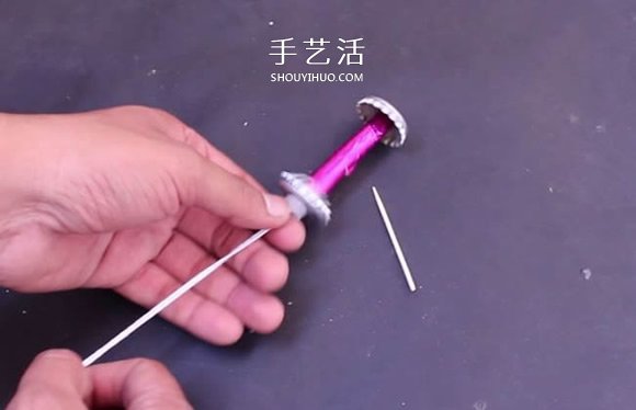 自制两轮橡皮筋动力车玩具的制作方法图解 -  www.shouyihuo.com