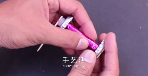 自制两轮橡皮筋动力车玩具的制作方法图解 -  www.shouyihuo.com