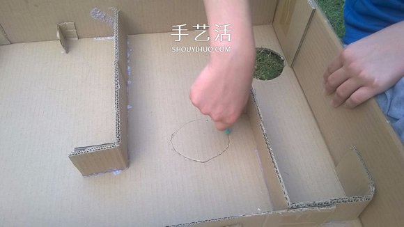 纸箱制作迷宫玩具的方法 能让两个人一起玩！ -  www.shouyihuo.com