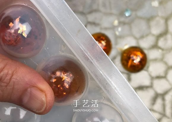 自制仿琥珀树脂钥匙扣的制作方法 -  www.shouyihuo.com