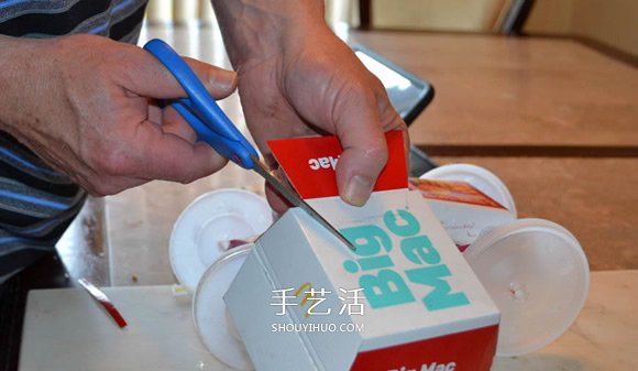 麦当劳包装盒废物利用 手工制作酷炫赛车模型 -  www.shouyihuo.com