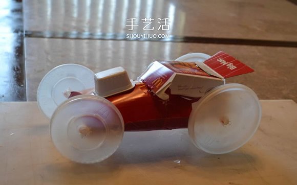 麦当劳包装盒废物利用 手工制作酷炫赛车模型 -  www.shouyihuo.com