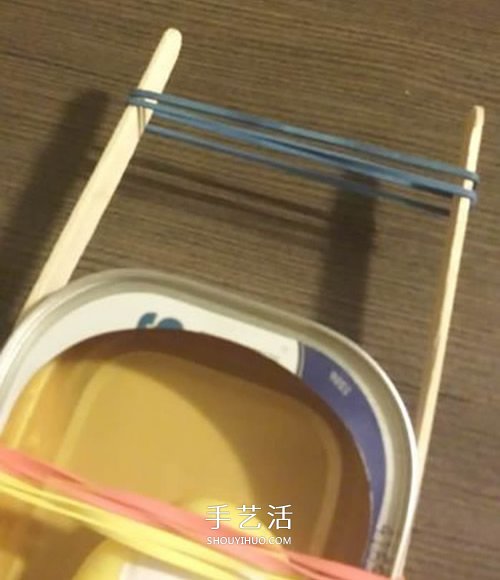 沙丁鱼罐头盒DIY制作橡皮筋动力船的方法 -  www.shouyihuo.com