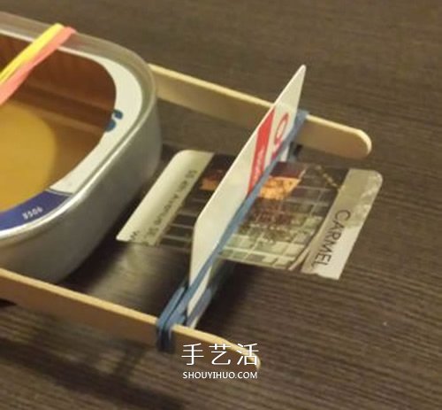 沙丁鱼罐头盒DIY制作橡皮筋动力船的方法 -  www.shouyihuo.com