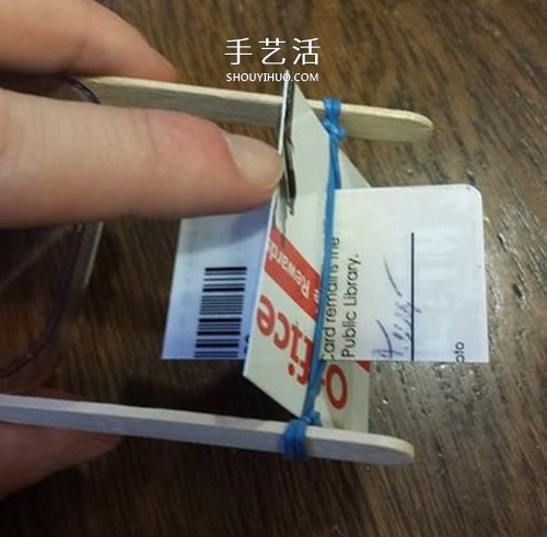 沙丁鱼罐头盒DIY制作橡皮筋动力船的方法 -  www.shouyihuo.com