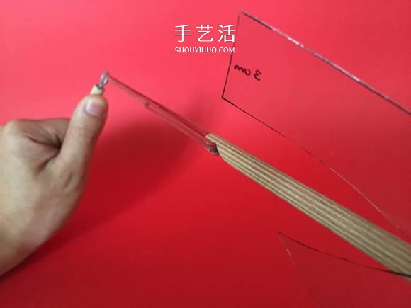 自制弹射旋转竹蜻蜓玩具的制作方法图解 -  www.shouyihuo.com