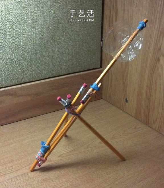 投石机的简单小制作 几根铅笔就可以搞定！ -  www.shouyihuo.com