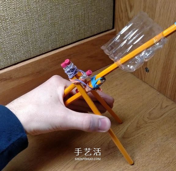 投石机的简单小制作 几根铅笔就可以搞定！ -  www.shouyihuo.com
