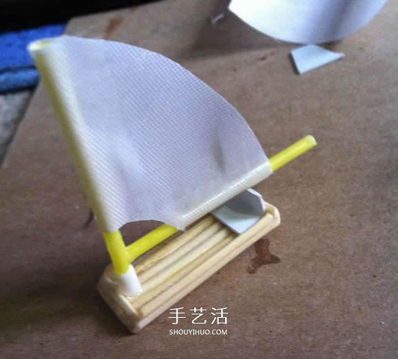 烤串竹签废物利用 手工制作迷你浮桥船的方法 -  www.shouyihuo.com