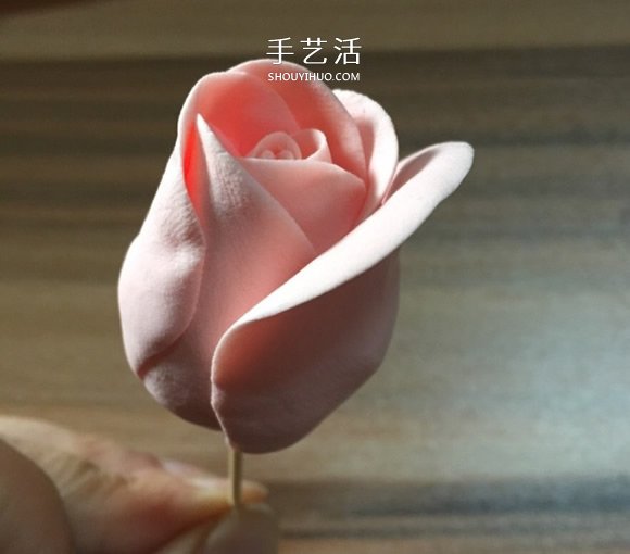 超轻粘土玫瑰花的手工制作方法图解 -  www.shouyihuo.com