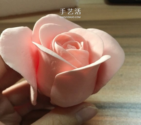超轻粘土玫瑰花的手工制作方法图解 -  www.shouyihuo.com