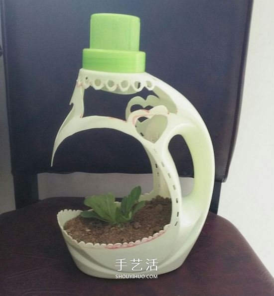 洗衣液瓶手工雕刻 DIY制作优雅花盆的方法 -  www.shouyihuo.com