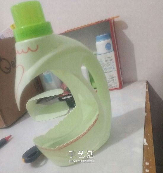 洗衣液瓶手工雕刻 DIY制作优雅花盆的方法 -  www.shouyihuo.com