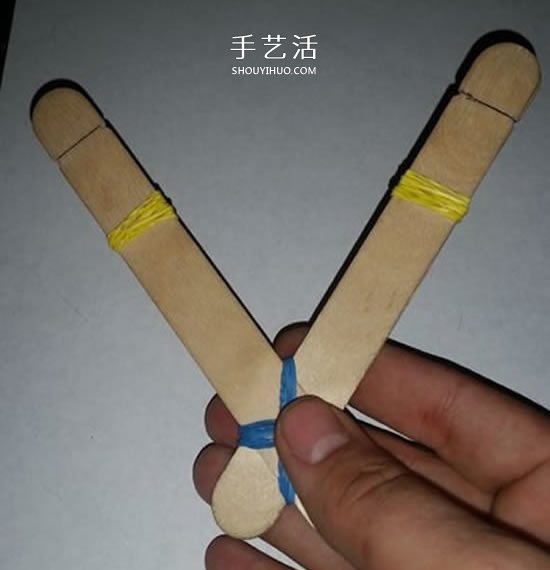 自制雪糕棍弹弓的制作方法图解 -  www.shouyihuo.com