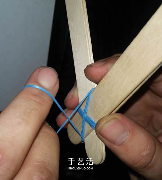 自制雪糕棍弹弓的制作方法图解 -  www.shouyihuo.com