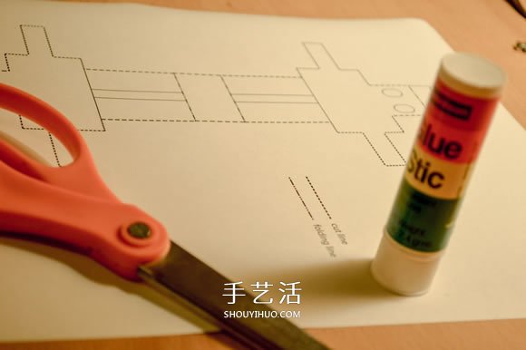 最简单机器人纸模型的制作方法 -  www.shouyihuo.com