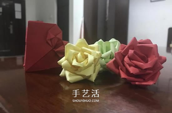 彩纸制作玫瑰花的简单教程 -  www.shouyihuo.com