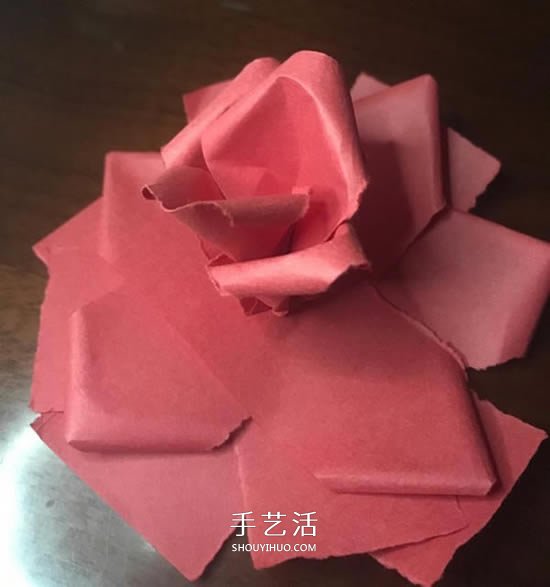 彩纸制作玫瑰花的简单教程 -  www.shouyihuo.com