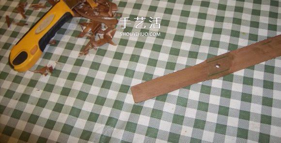 DIY木片竹蜻蜓的方法 -  www.shouyihuo.com